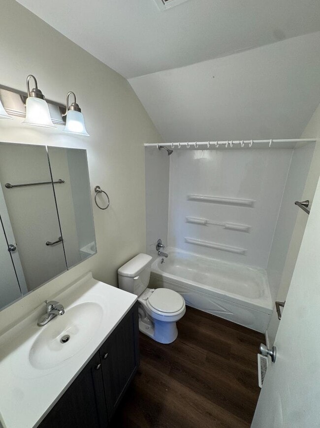 Photo - 622 E Locust St