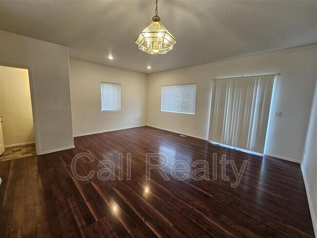 Photo - 2523 E Desmet Ave