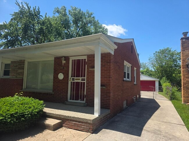 Photo - 24051 Geneva St