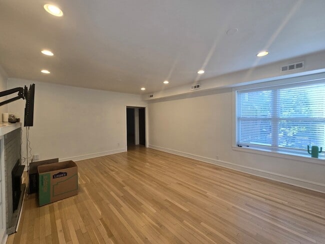 Photo - 2255 W Huron St Unit 1F