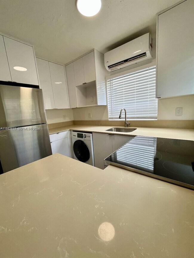 Photo - 833 W 39th St Unit 3