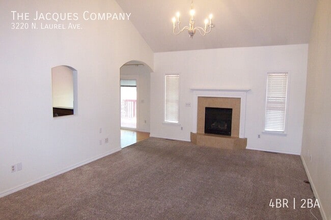 3220 N Laurel Ave