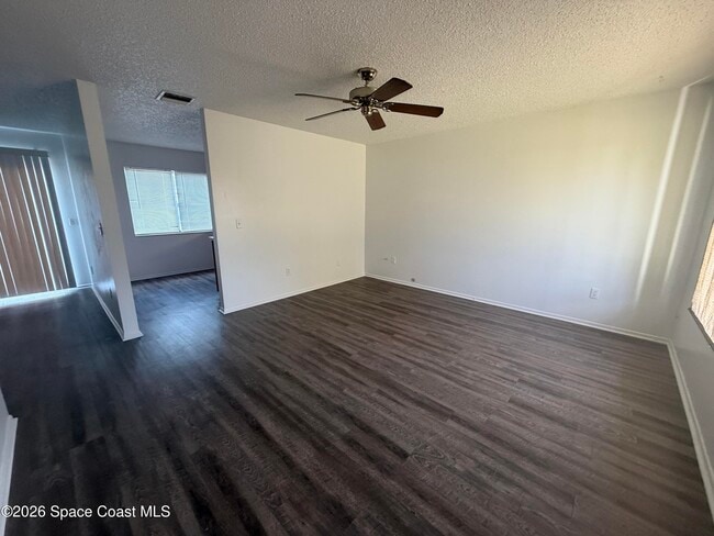 Photo - 1607 Fairfield Cir NE