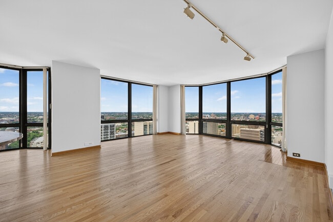 Photo - 2650 N Lakeview Ave Unit 2801