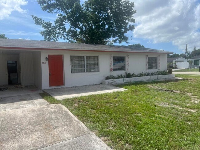Photo - 2410 SW 44th Ave