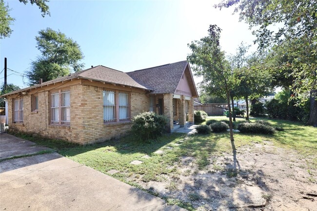 Photo - 1125 Usener St