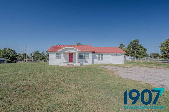 Building Photo - Spacious Rural Retreat in Norman with Open... Rental
