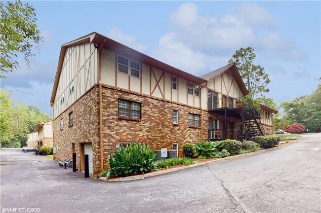 Building Photo - 1177 Church St Unit C