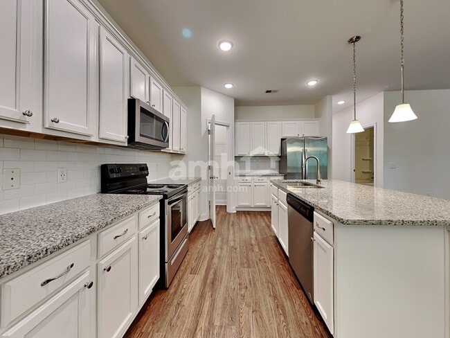 Photo - 223 Swan Dr