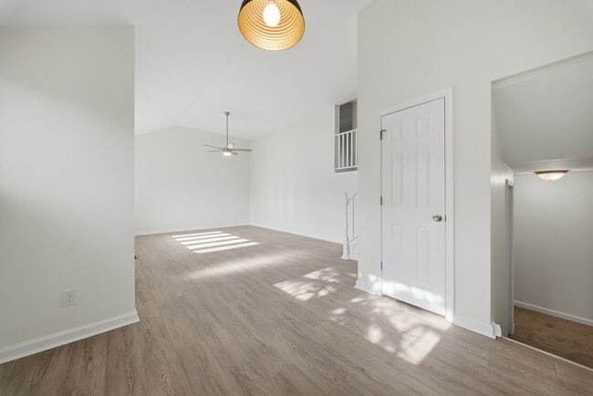 Photo - 313 Beacon Hill Ct