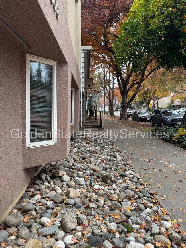 Building Photo - 1808 H St Unit 1