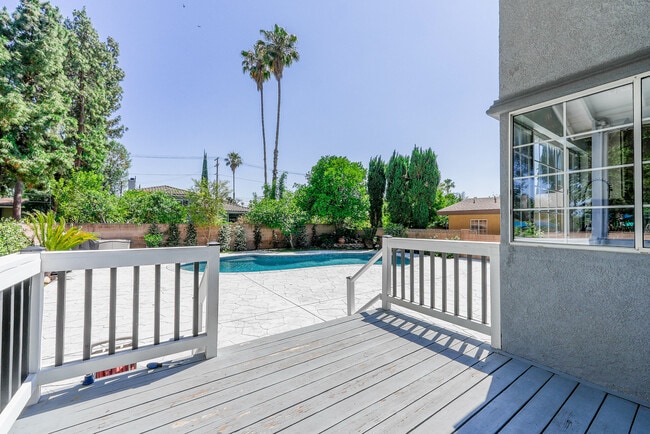 Photo - 20212 Valerio St