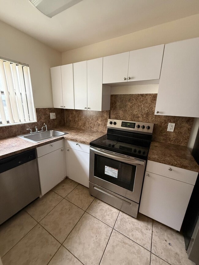 Building Photo - 2444 NW 52nd Ave Rental
