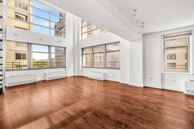 Photo - 100 W 58th St