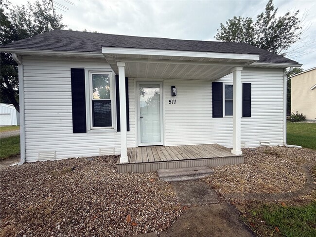 Building Photo - 511 E Beckemeyer Ave
