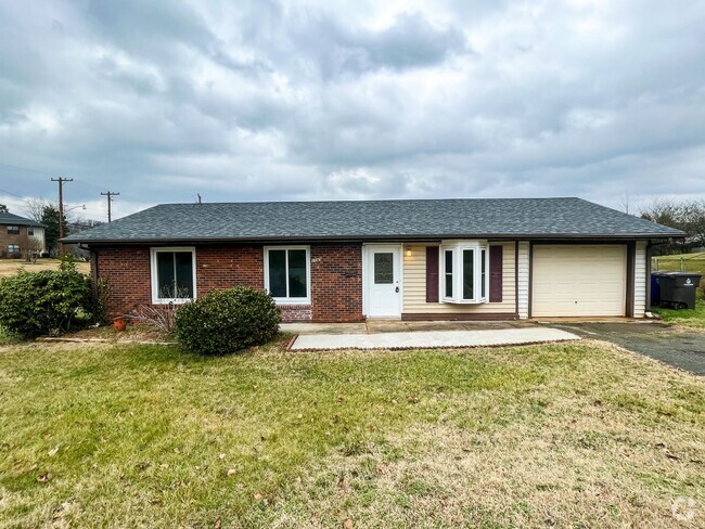 Building Photo - Cozy 3 Bedroom, 1 1/2 Bathroom Near Downto... Rental