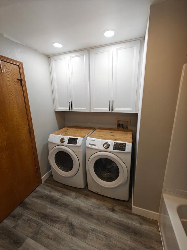 Photo - 1702 Hulke Dr