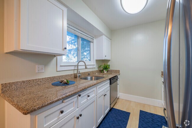 2BR, 1BA - 850SF - Kitchen - Park Vista Apartments