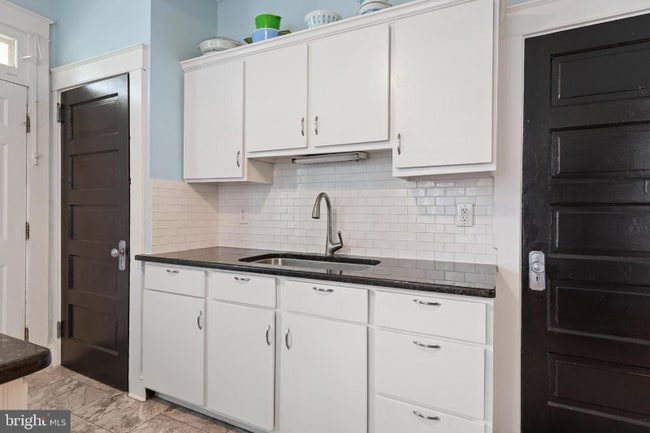 Photo - 153 E Ross St