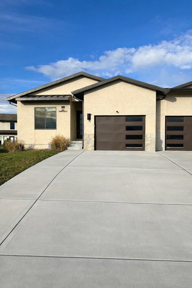 Building Photo - 108-110 Oakwood Ct Unit 110 Oakwood Ct