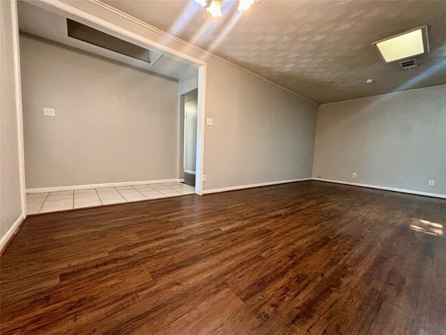 Photo - 2013 Oaklawn Dr