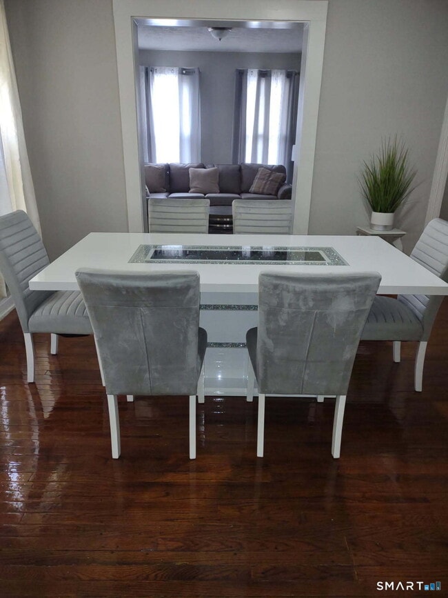 Building Photo - 36 Cassius St