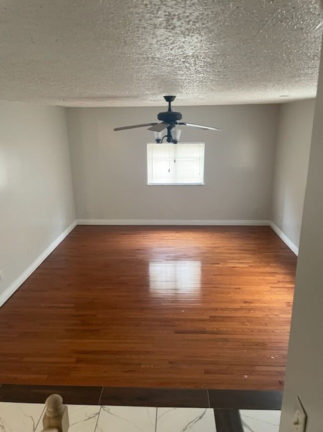 Photo - 170 Wertz Ave Unidad Apartment A