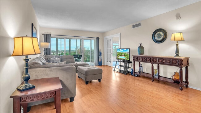 Building Photo - 3150 N Palm Aire Dr Unit 909