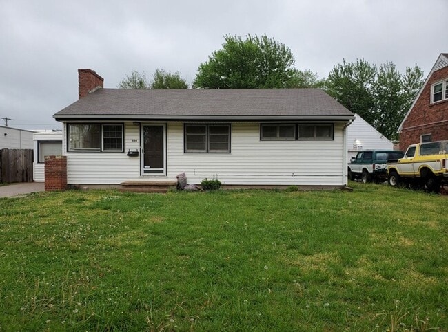 Building Photo - 534 S Christine Ave