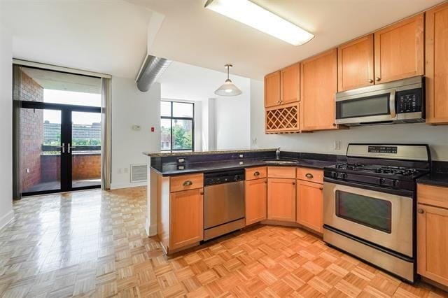 Building Photo - 610 Newark St. Unit 4C