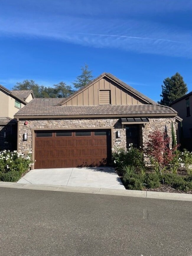 Building Photo - Serene View Road