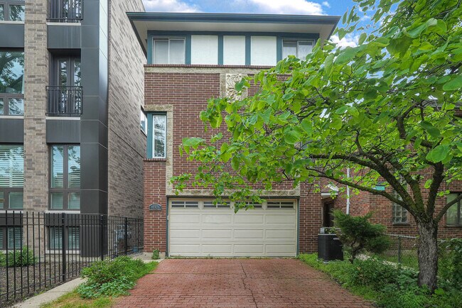 Photo - 1512 W Diversey Pky Condo Unit B