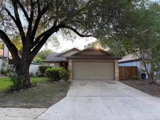 Building Photo - SINGLE STORY 3 BEDROOM HOME IN NORTHWEST C...
