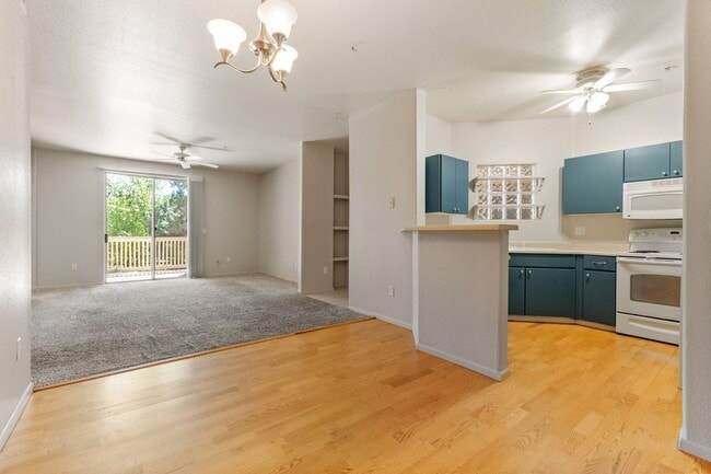 Building Photo - Cozy 3 Bed Littleton Condo Unit 212