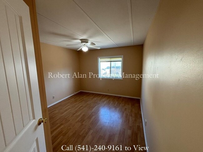 Photo - 447 SW 5th St