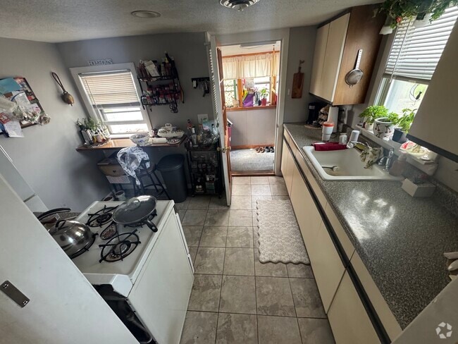 Building Photo - 9 Cross St Unit Flr2 3 Rental