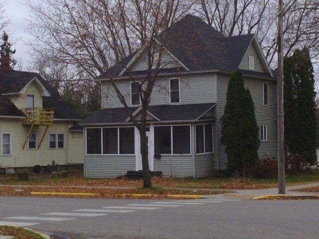 Building Photo - 1301 9th St E