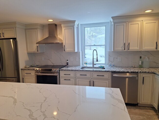 Photo - 48 Gee Ave Unit B