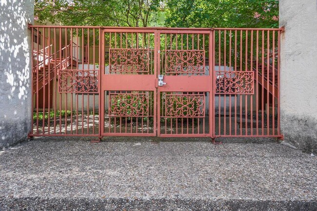 Photo - 706 W 22nd St Unit 306