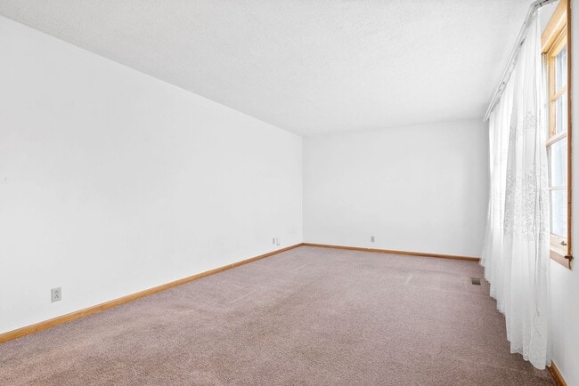 Photo - 3 Bedroom 1 1/2 Bath Home For Rent Near Madison Street!