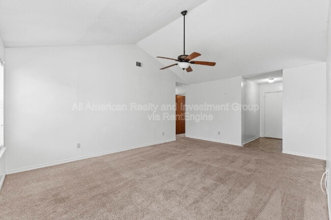 Photo - 1925 Estival St