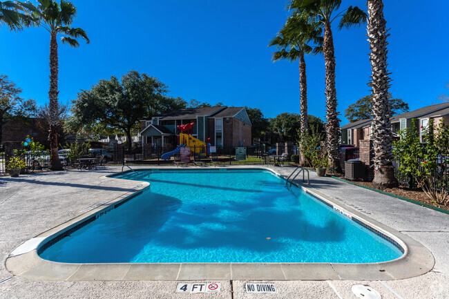 Live Oak - Live Oak Apartments