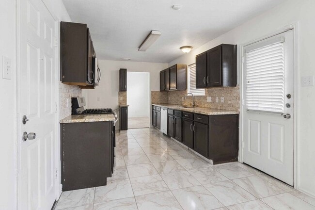 Photo - 10418 Iris Lake Ct