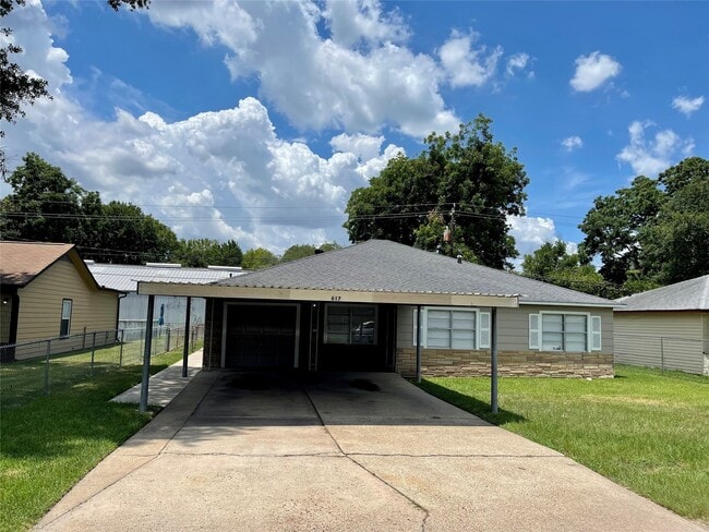 Building Photo - 617 Fostoria Ln