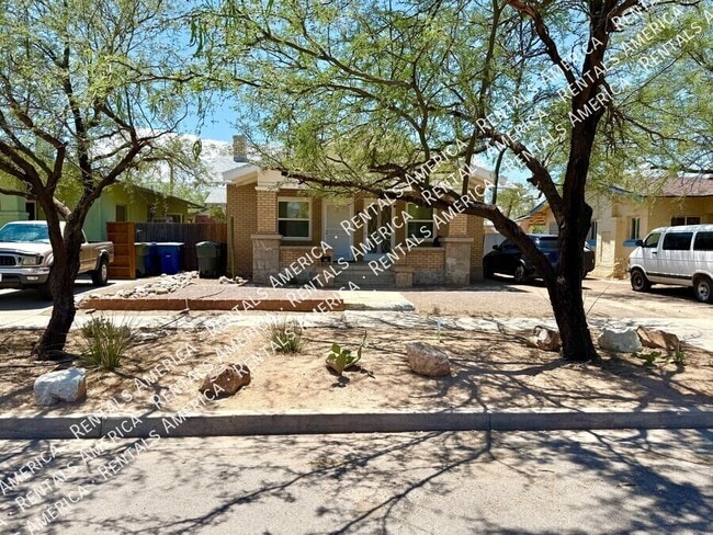 Building Photo - 642 E 8th St Rental