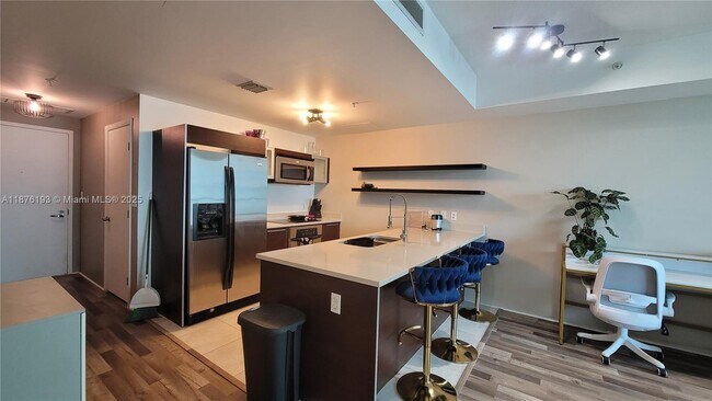 Building Photo - 1900 N Bayshore Dr Unit 2009 Rental