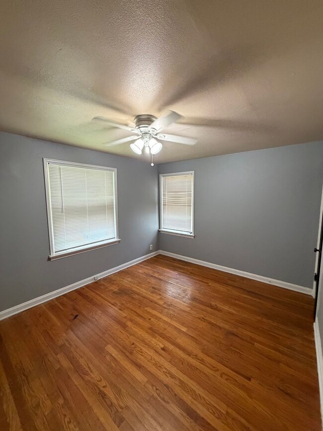 Photo - Welcome to this charming 3BD/1BA house in St Louis, MO