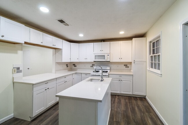 Photo - 2979 Tiller Trail SW