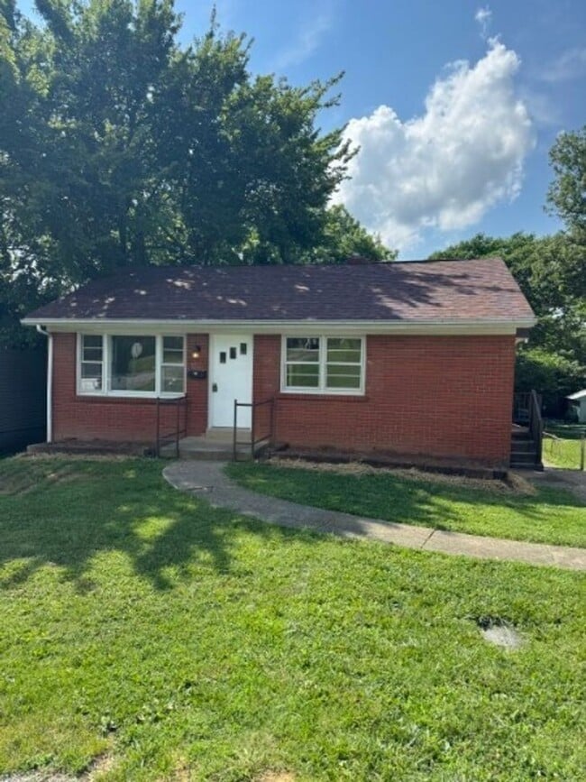 Building Photo - 604 N Mantle Ave