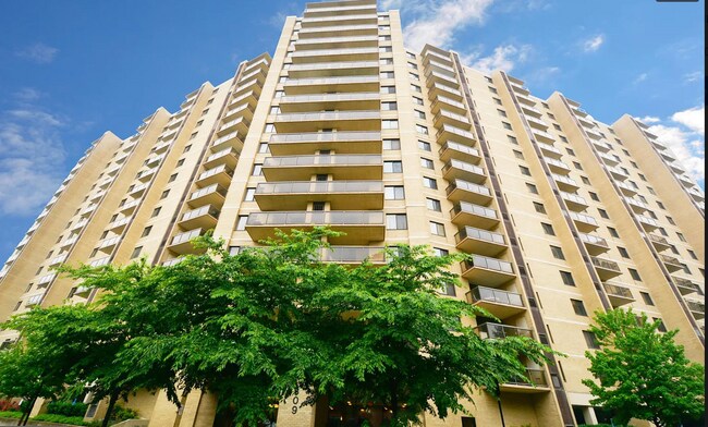 Photo - 309 Yoakum Pkwy Condo Unit 410